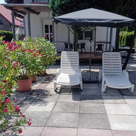 Nyaraló Mit Pool, Spielplatz Und Garten *