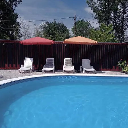 Nyaraló Mit Pool, Spielplatz Und Garten